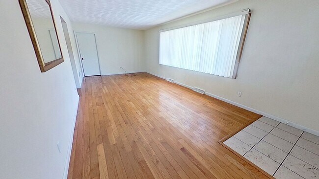 Building Photo - 2-Bedroom Rancher with Garage