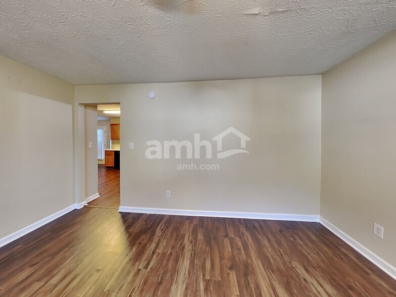 Building Photo - 1215 Wilkes Crest Dr