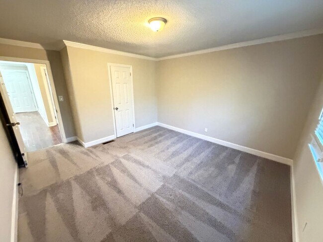 Building Photo - 2Bed/1Ba Duplex close to Downtown Concord Fully Renovated with Laundry Room on Site