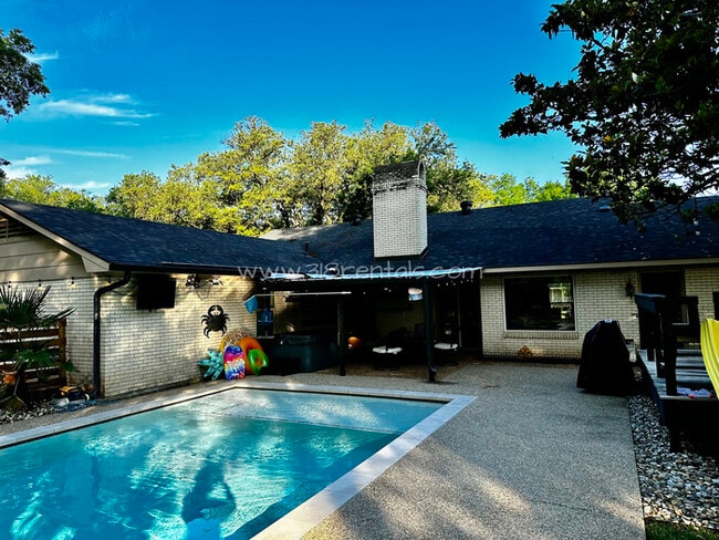 Building Photo - 7313 Camelback Dr