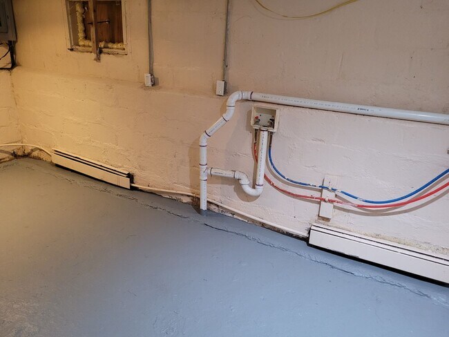 Building Photo - 24 Valley St