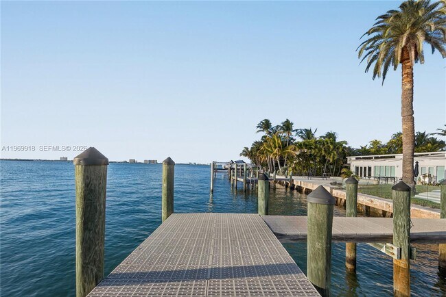 Building Photo - 1101 S Shore Dr