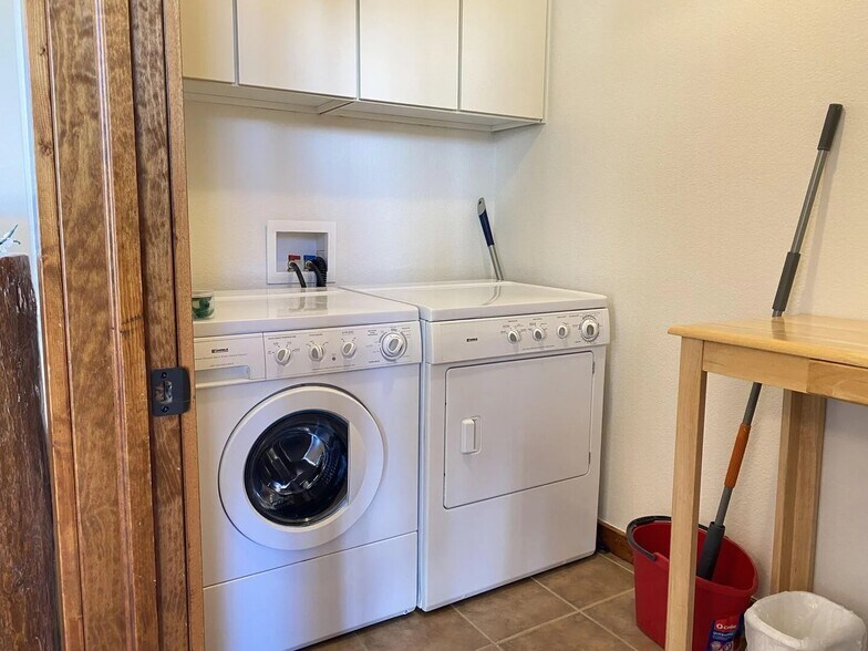 washer/dryer - 850 Blacksmith Rd