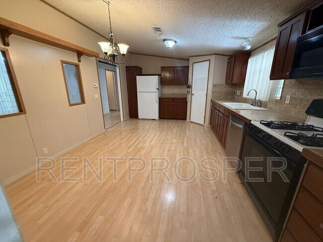 Building Photo - 18240 Lynbrook Rd