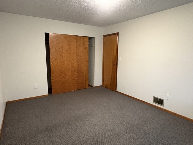 Building Photo - 1543 Hubbard Rd