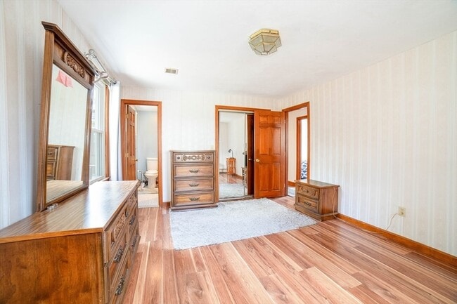 Building Photo - 8 Minthorne St