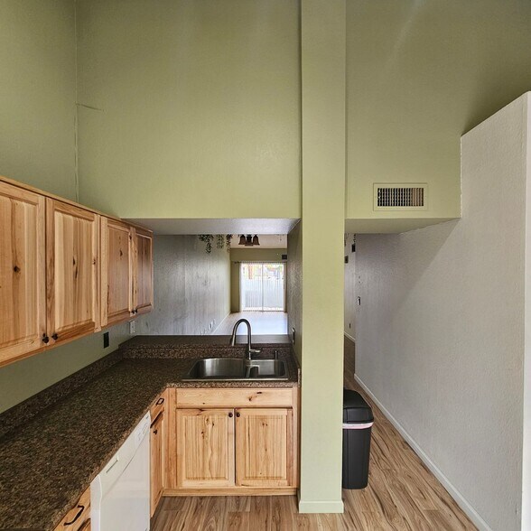 Building Photo - 14002 N 49th Ave