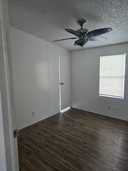 Building Photo - 1006 W Maxanna Blvd