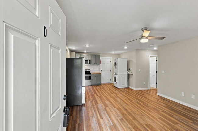 Building Photo - 714 27th Ave N