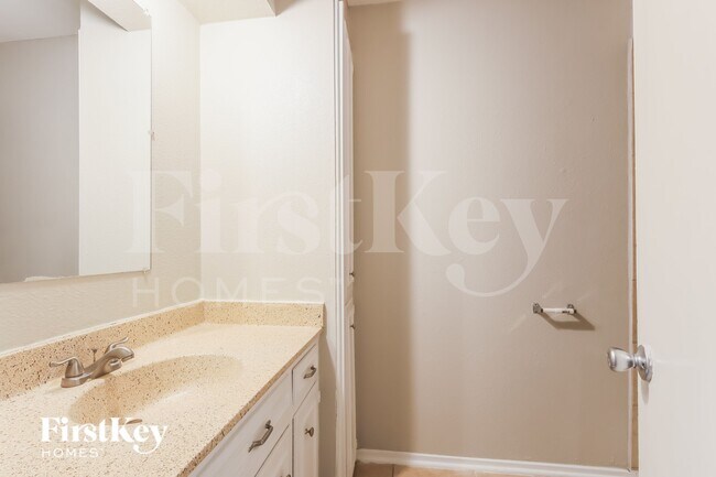 Building Photo - 1 Midwood Cir