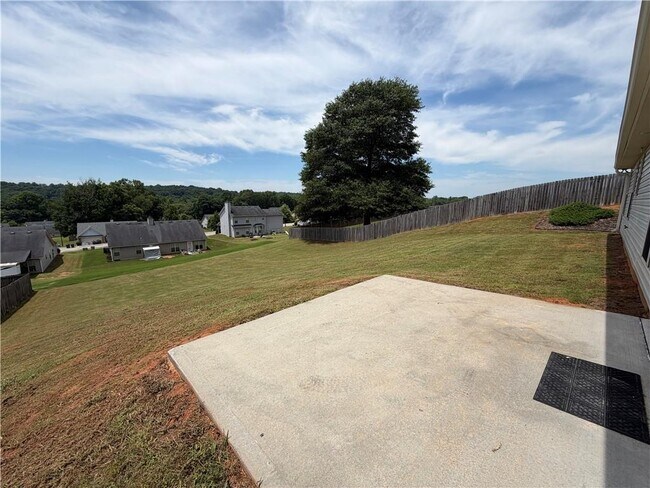 Building Photo - 2125 Savannah Dr