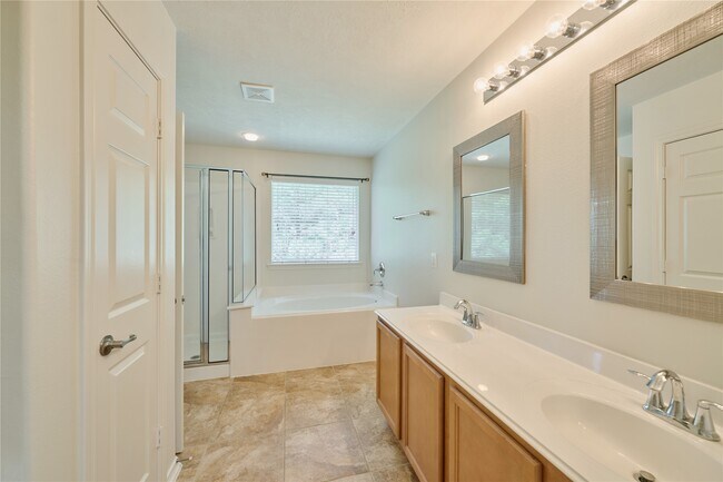 Building Photo - 327 Bloomhill Pl