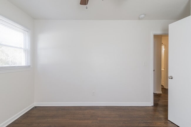 Building Photo - 1024 Houston St