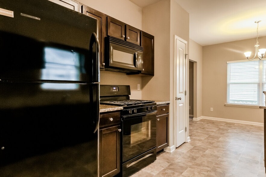 Building Photo - 107 Crescent Woode Way