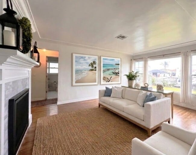 Building Photo - 4405 Santa Monica Ave