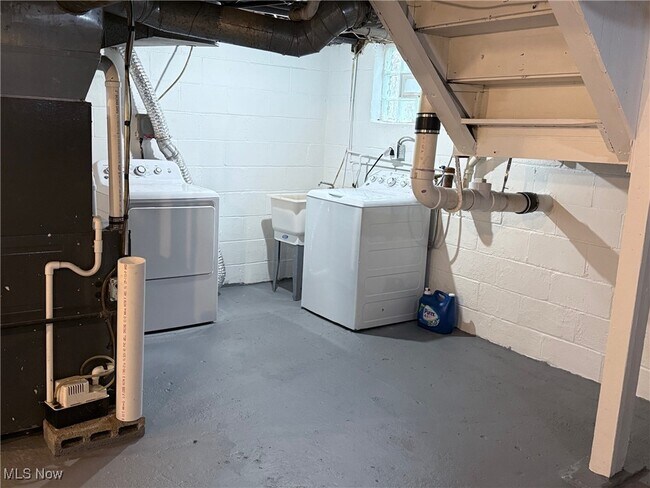 Building Photo - 33520 Bainbridge Rd