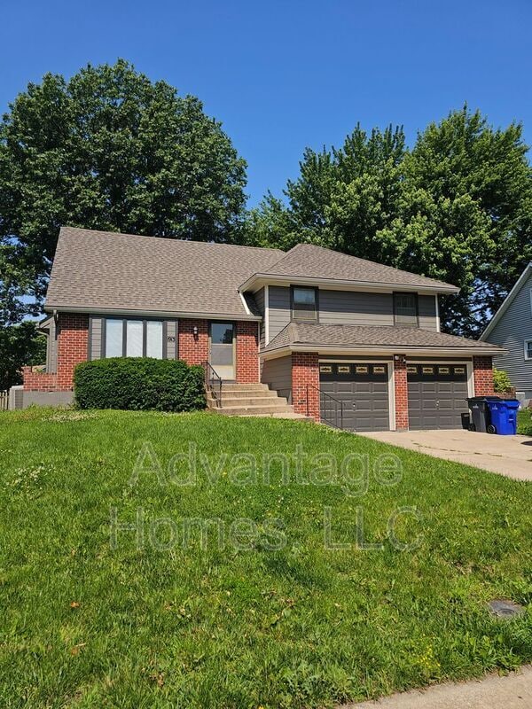 Primary Photo - 1913 S Lennox Dr