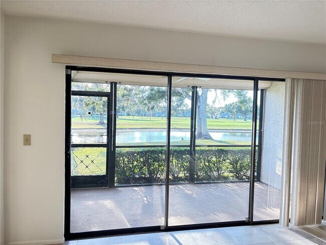 Building Photo - 7070 Fairway Bend Ln