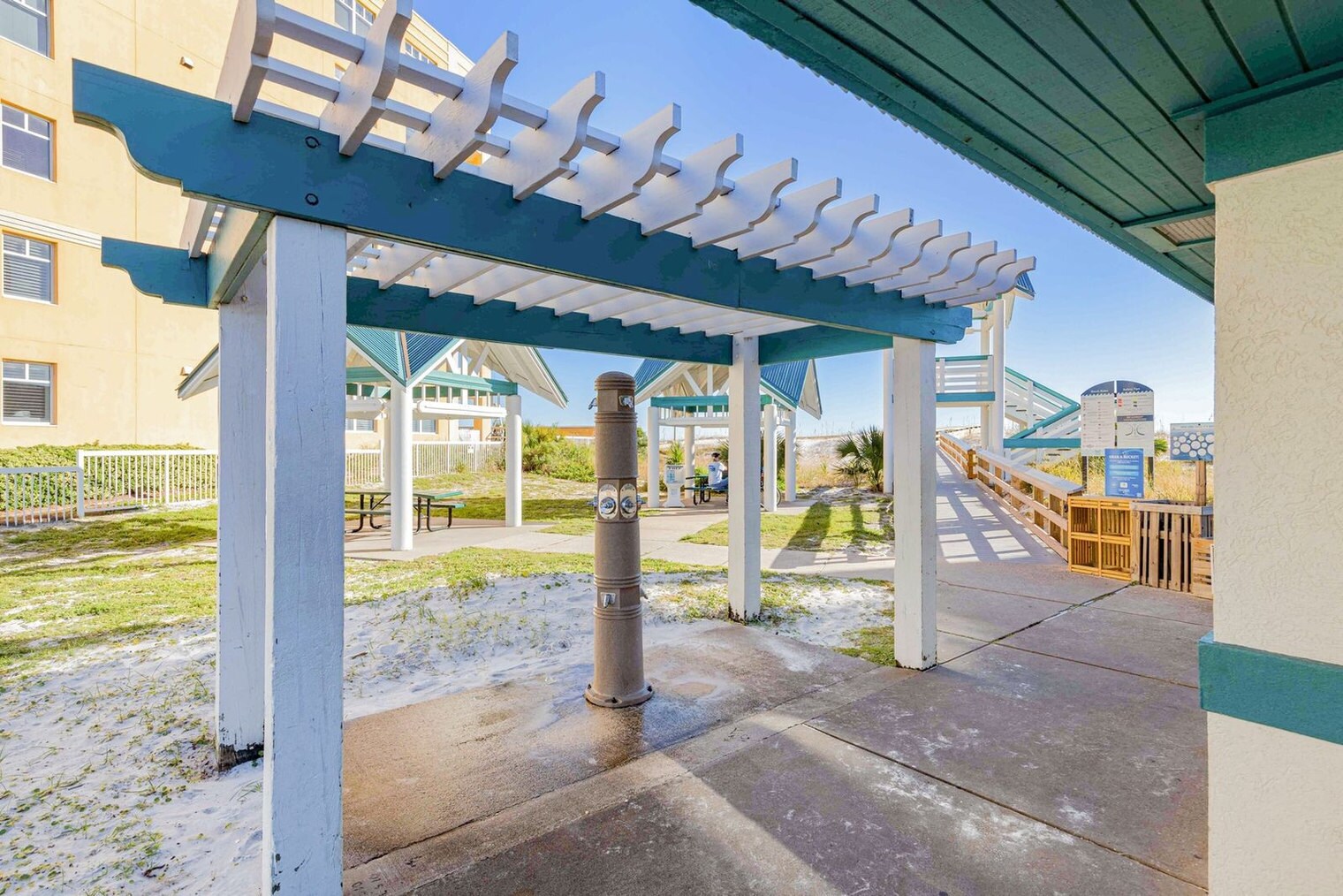 Building Photo - 306 Barracuda Ave