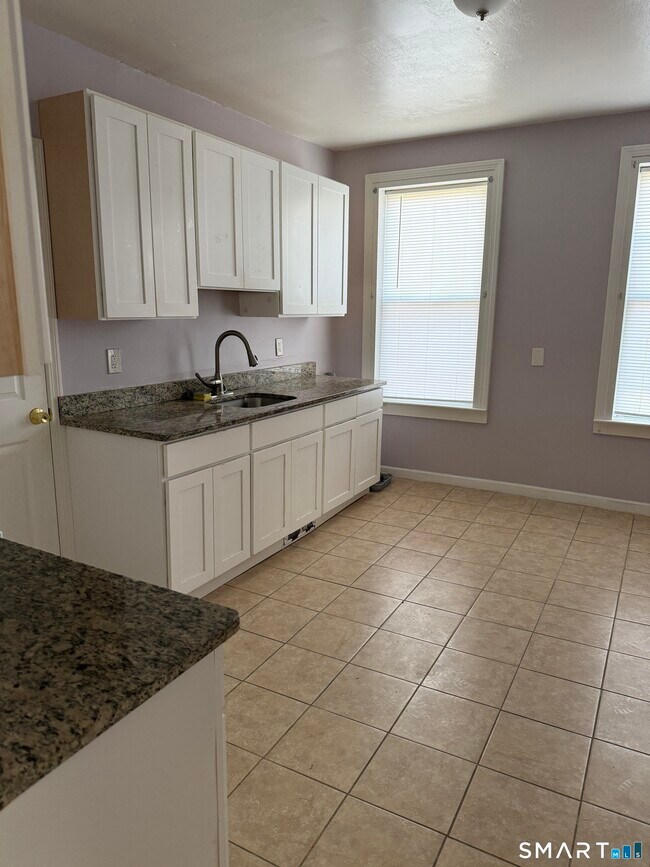 Building Photo - 152 Scott St