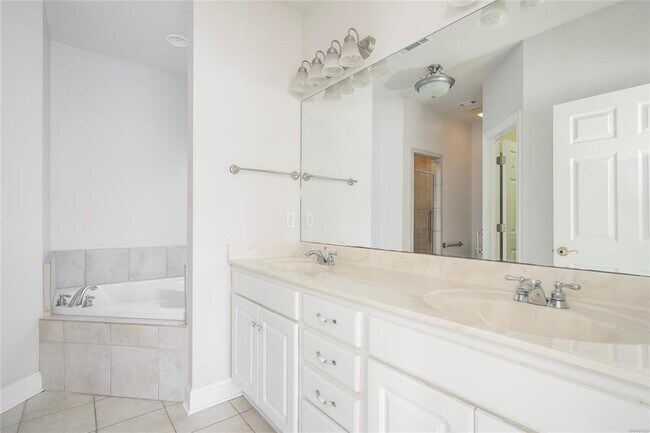 Building Photo - 5540 Ash Grove Cir