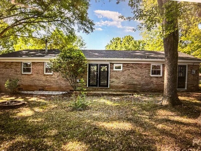 Building Photo - 1141 Carolina Cir