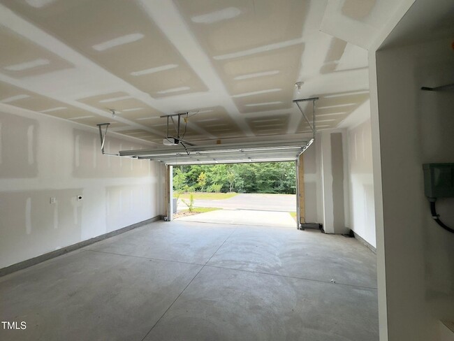 Building Photo - 414 Rowe Wy