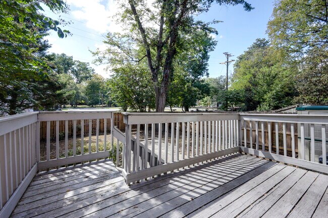 Building Photo - 1135 Clifton Ln
