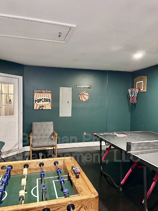 Building Photo - 255 Camelot Dr