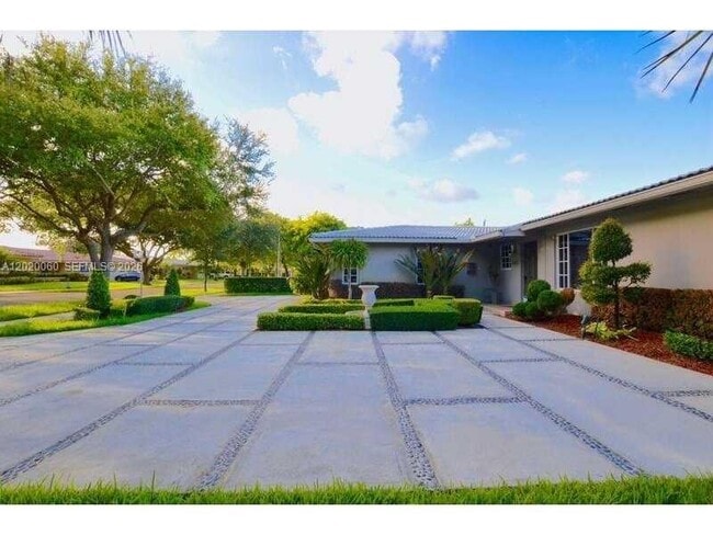 Building Photo - 14001 Cypress Ct
