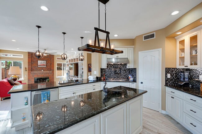 Building Photo - 9598 Naples Dr