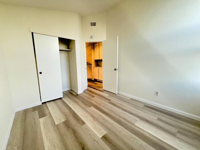 Building Photo - 479 Tioga Ct