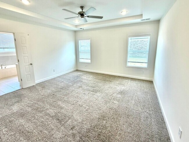 Building Photo - 130 Primrose Ln
