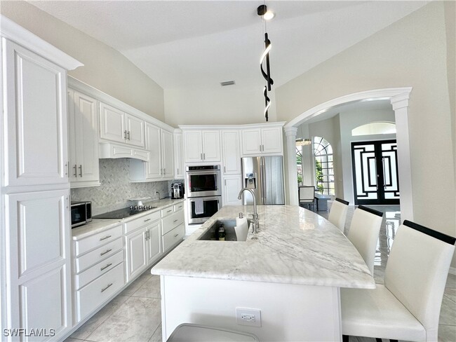 Building Photo - 2544 SW 28th Pl