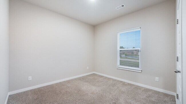 Building Photo - 4BR Home in Heart of Rogers – Near Downtown & Parks