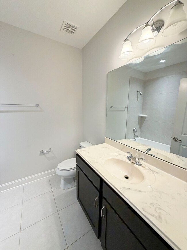 Building Photo - Immaculate 5 Bedroom, 3.5 Bathroom luxury home located within a prestigious gated community