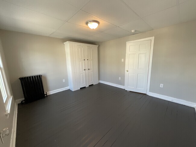 Building Photo - 625 Vander Ave