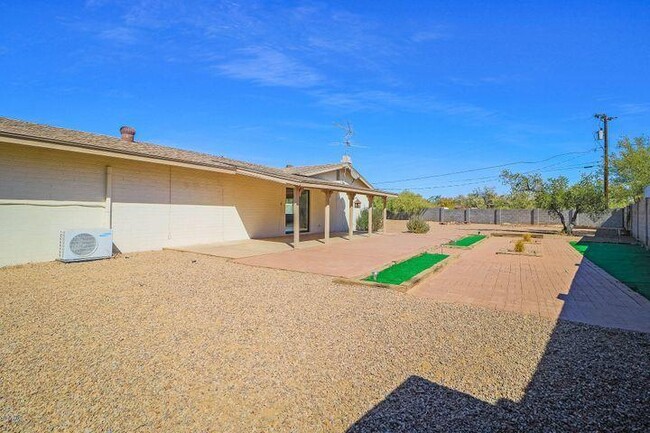 Building Photo - 6518 E Sunnyside Dr