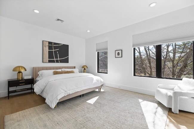 Building Photo - 706 Saw Mill Brook Pkwy