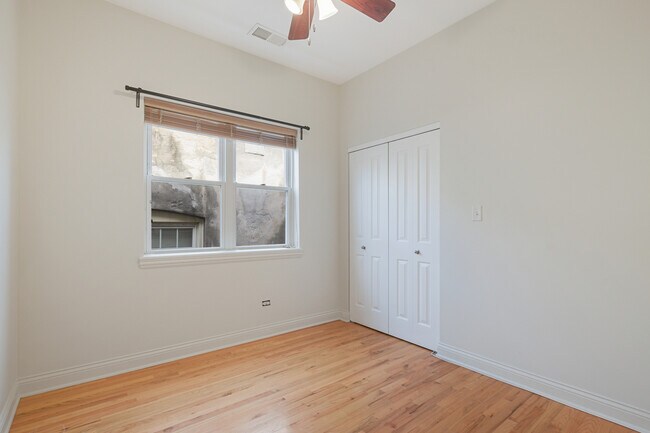 Building Photo - 920 S Claremont Ave