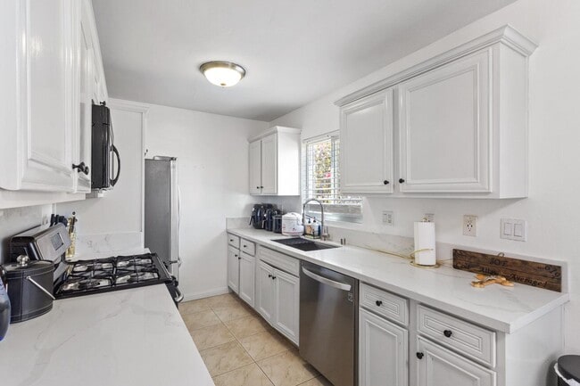 Building Photo - 5510 Adelaide Ave