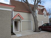 Building Photo - 310 W University Ave