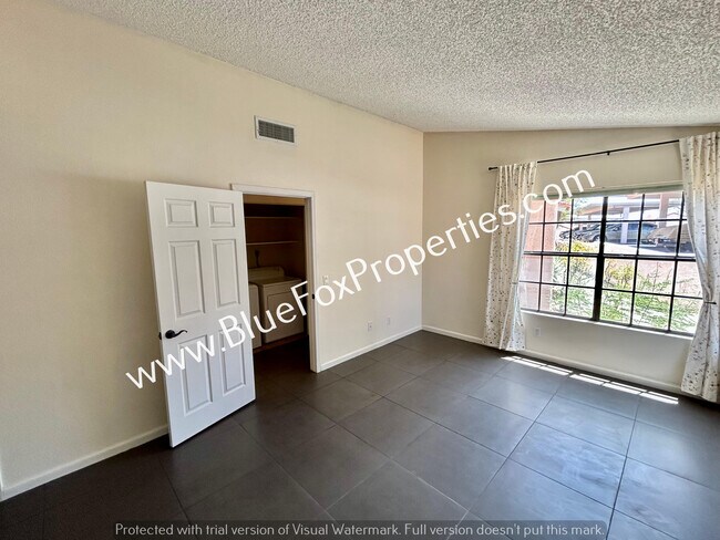 Building Photo - 6490 N Tierra De Las Catalinas