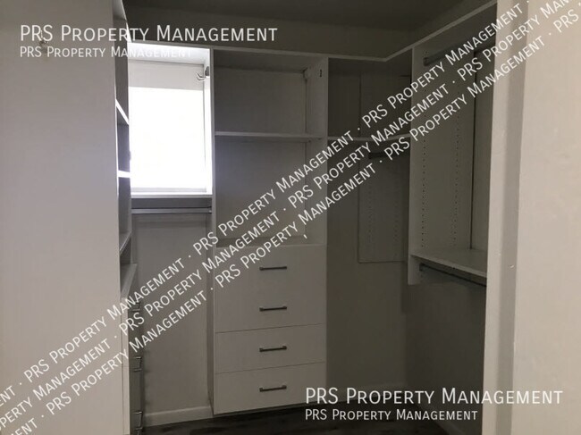 Building Photo - 603 E Solana Dr