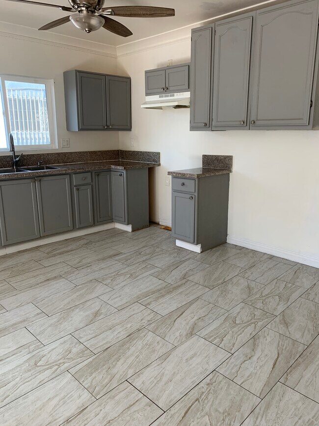 Building Photo - 1640 E 49th St