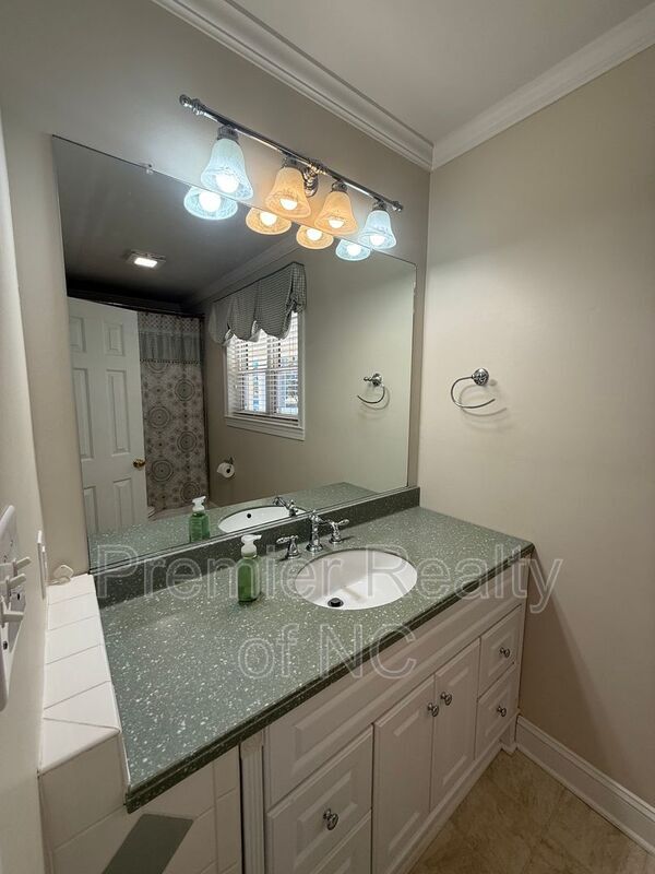 Building Photo - 292 Feezor Rd