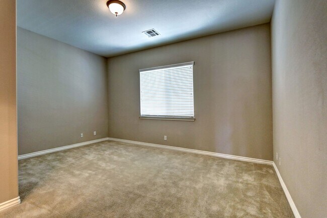 Building Photo - 7541 Prancing Pony Ct