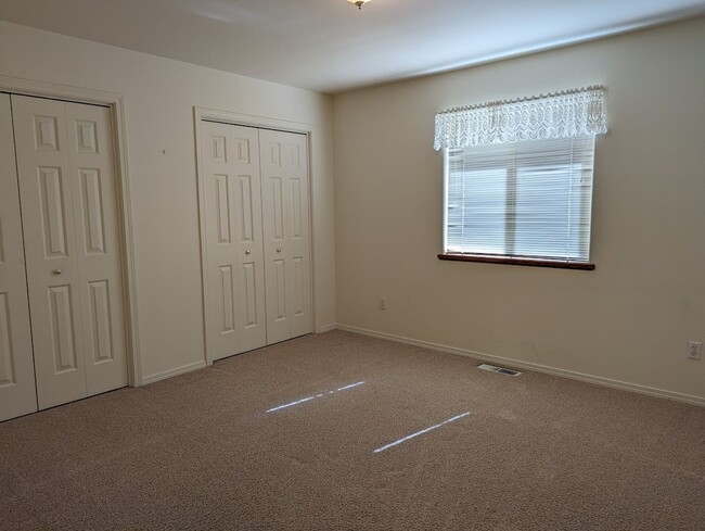 Building Photo - Beautiful Condo in Quiet Neighborhood - Small Pet Allowed