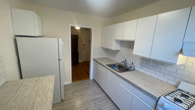 Building Photo - 3 Sadore Ln