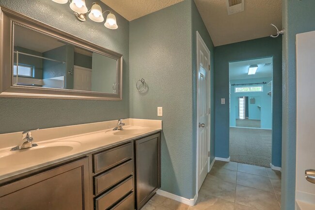 Building Photo - 3Bedroom, 2.5 Bath, 2 Story, 2 Car Garage 2,591 Sq Ft Home located on the Westside of Albuquerque.